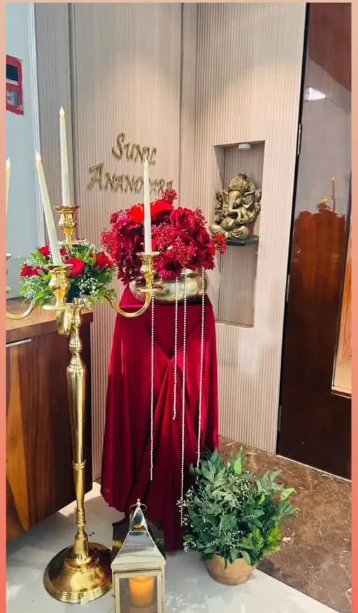 Maroon and Red Floral Decor